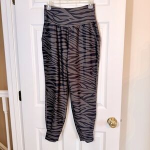 Old Navy Active Powersoft High Waisted Joggers Pockets Activewear Zebra Medium